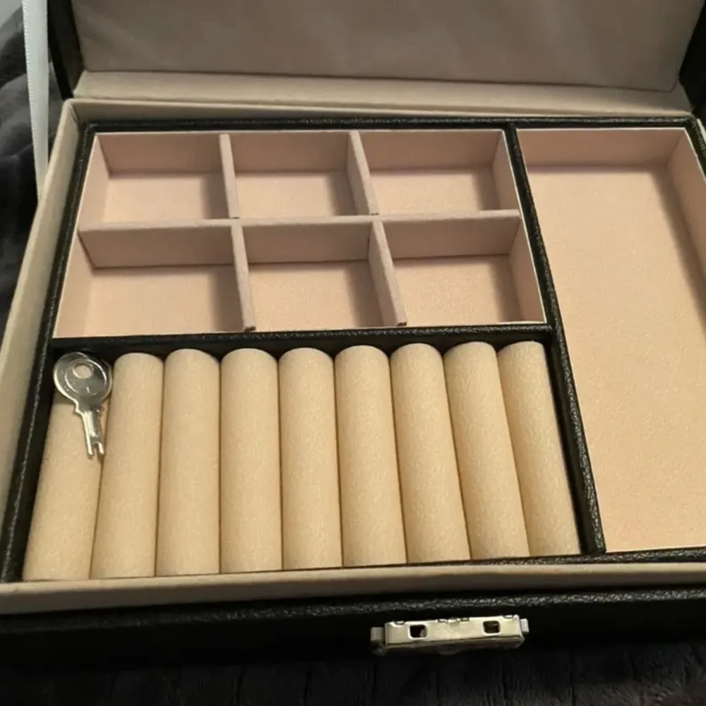 Luxury Jewelry Organizer: Fashionable Aesthetic for Jewelry Display